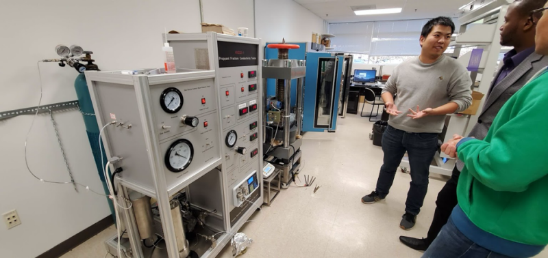 VCCER is uniquely equipped to carry out core experiments on the ESUP exploration samples. Its labs house state-of-the-art technologies, such as fracture conductivity cell and permeability instruments.
